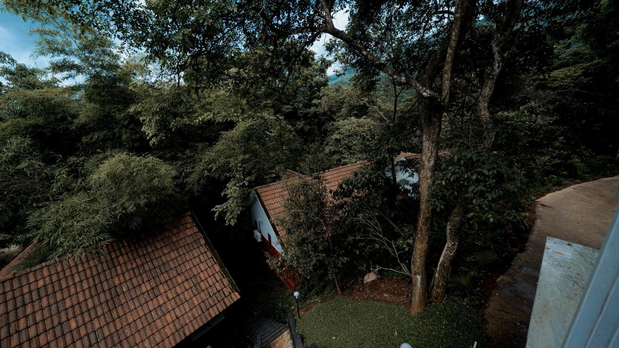 Vythiri Holiday Resort, Wayanad Exterior foto