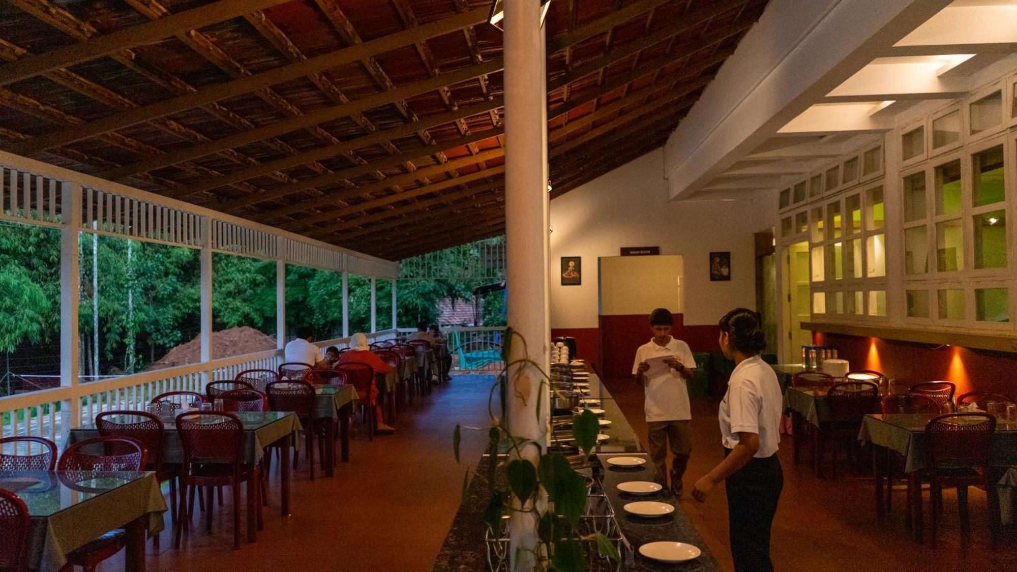 Vythiri Holiday Resort, Wayanad Exterior foto